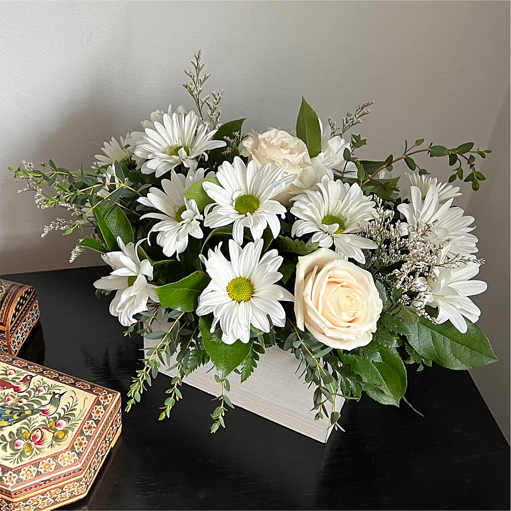 Fresh Linen Box Bouquet – WALTON FLORIST & GIFTS, Walton KY